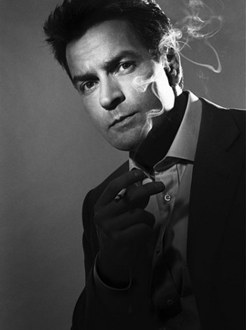 charlie-sheen charlie sheen e1318373794396 Diga me como seguras teu copo que te direi quem és!