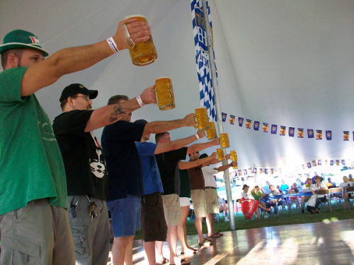 Masskrugstemmen Masskrugstemmen e1346679782509 Masskrugstemmen: a competição cervejeira mais idiota do mundo